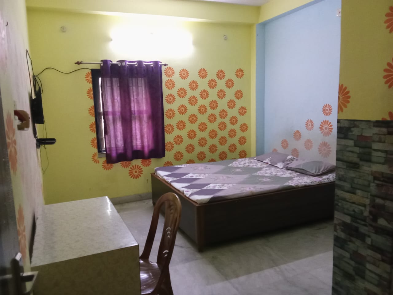 About AMAR PRIYA GUEST HOUSE